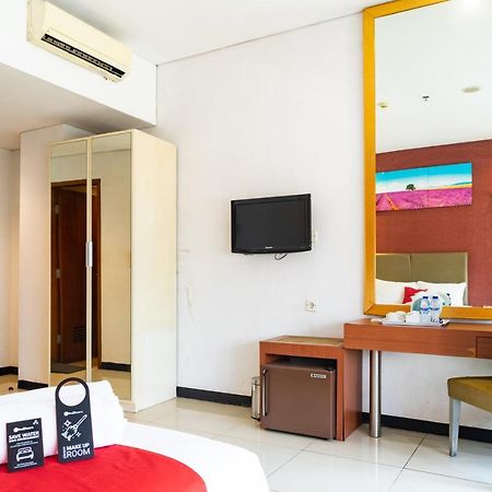 Reddoorz Plus Near Blok M Square Hotel Jakarta Kültér fotó