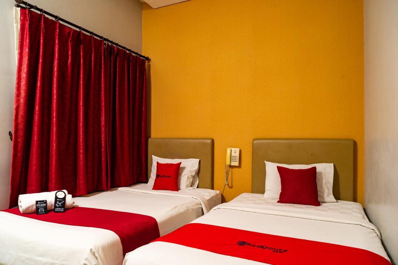 Reddoorz Plus Near Blok M Square Hotel Jakarta Kültér fotó