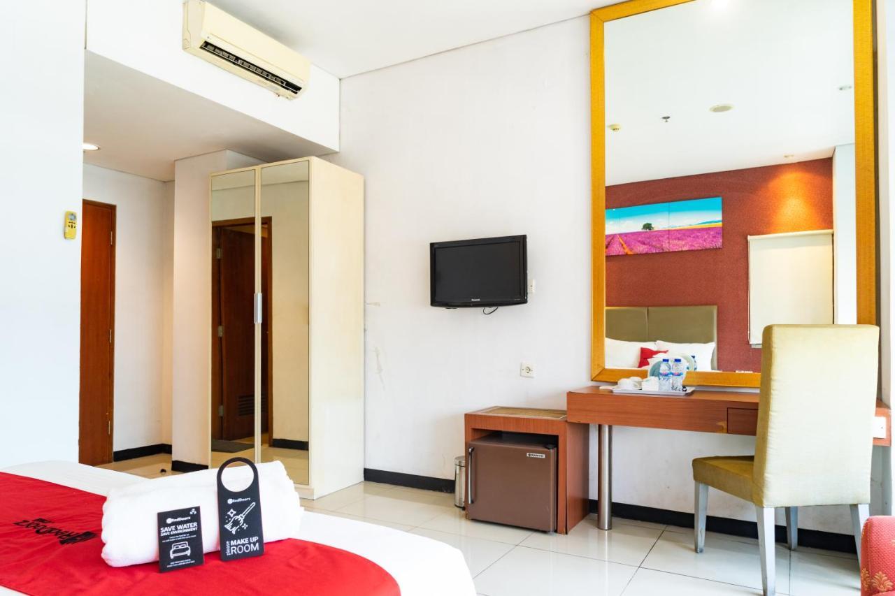 Reddoorz Plus Near Blok M Square Hotel Jakarta Kültér fotó