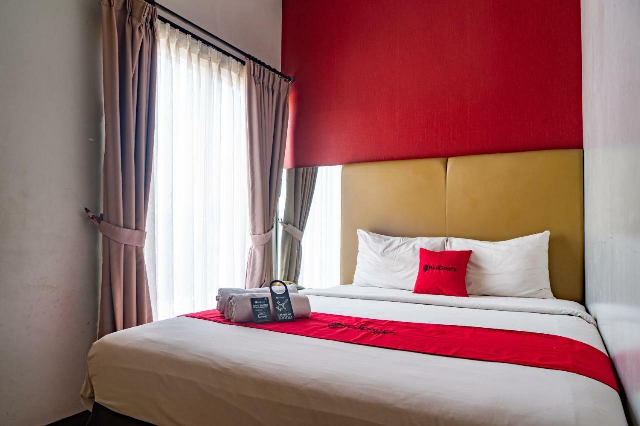 Reddoorz Plus Near Blok M Square Hotel Jakarta Kültér fotó