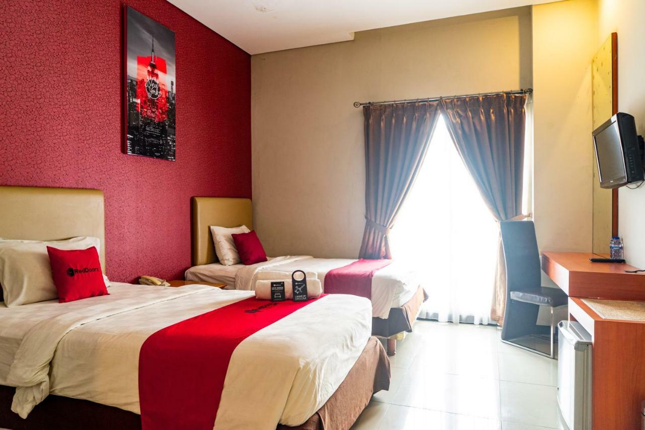 Reddoorz Plus Near Blok M Square Hotel Jakarta Kültér fotó