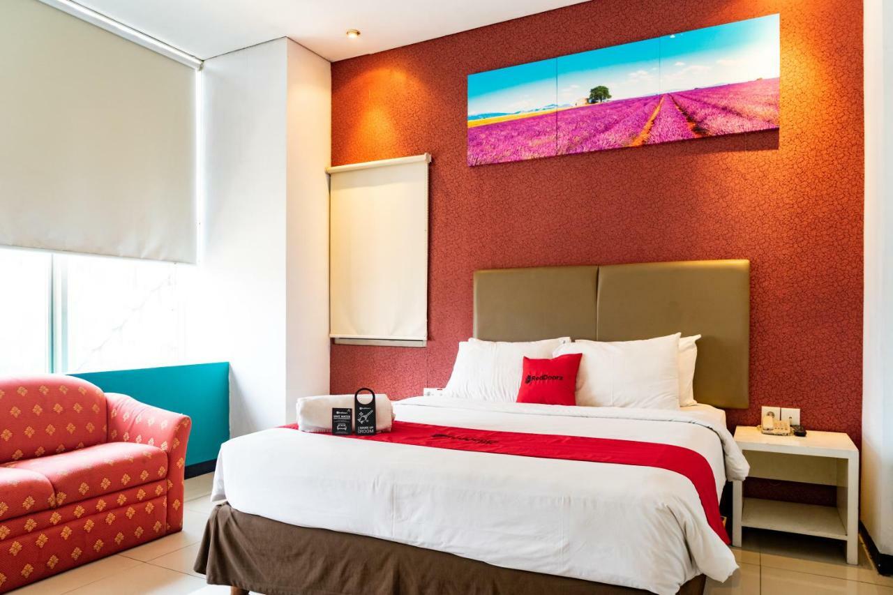 Reddoorz Plus Near Blok M Square Hotel Jakarta Kültér fotó